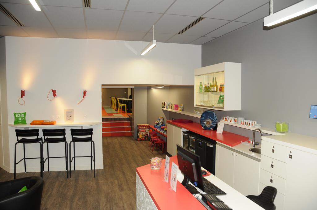 Ibis Styles Chambery Centre Gare Hotel Екстериор снимка