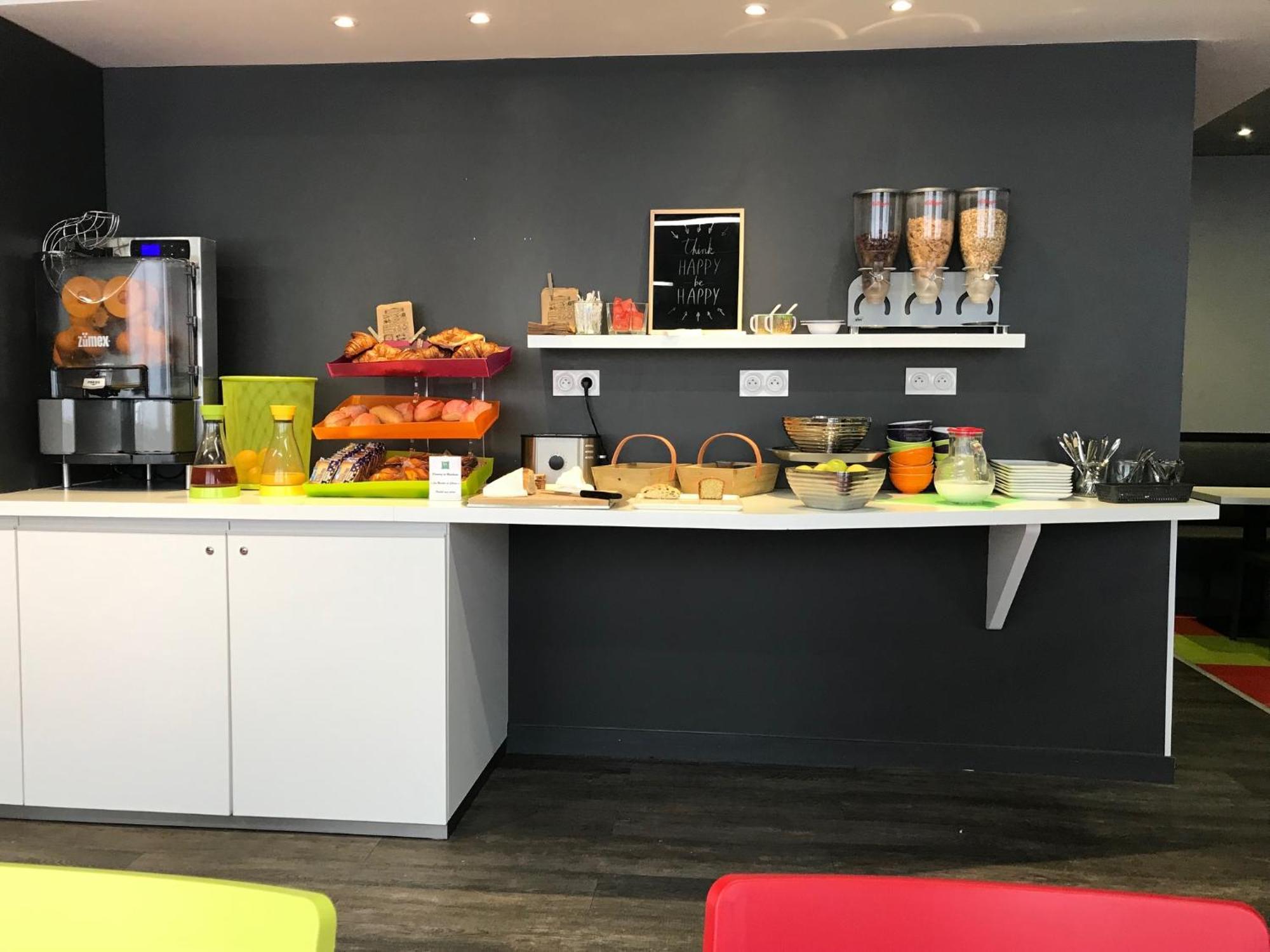 Ibis Styles Chambery Centre Gare Hotel Екстериор снимка